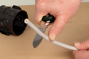 Кабельный нож с пластмассовой ручкой