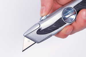 Štandardný nôž so zasúvacou trapézovou čepeľou