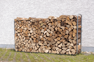 Стелаж за подреждане на дърва за огрев